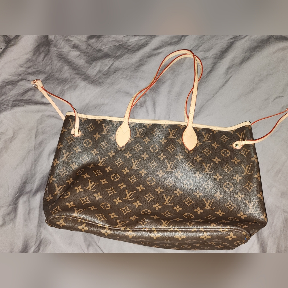 LV Tote Medium 1on1